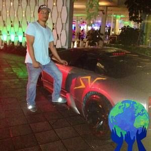 Meet your Posher, Aris